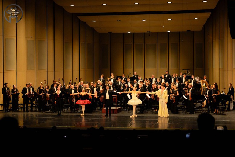 Nhiều cung bậc cảm x&uacute;c trong Vietnam Airlines Classic Hanoi Concert 2024- Ảnh 2.