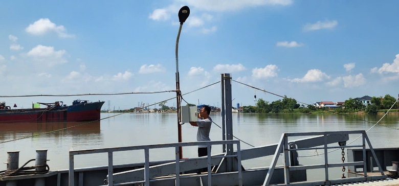 Nam Định: Cầu phao Ninh Cường thông xe trở lại sau sự cố bị đứt- Ảnh 3. Nam Định: Cầu phao Ninh Cường thông xe trở lại sau sự cố bị đứt- Ảnh 3.