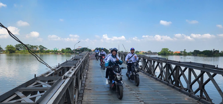 Nam Định: Cầu phao Ninh Cường thông xe trở lại sau sự cố bị đứt- Ảnh 1. Nam Định: Cầu phao Ninh Cường thông xe trở lại sau sự cố bị đứt- Ảnh 1.