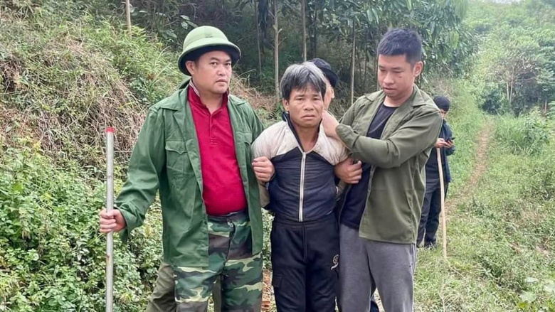 Th&ecirc;m một đối tượng h&agrave;nh hung c&ocirc;ng an x&atilde; ở Y&ecirc;n B&aacute;i bị bắt giữ- Ảnh 1.