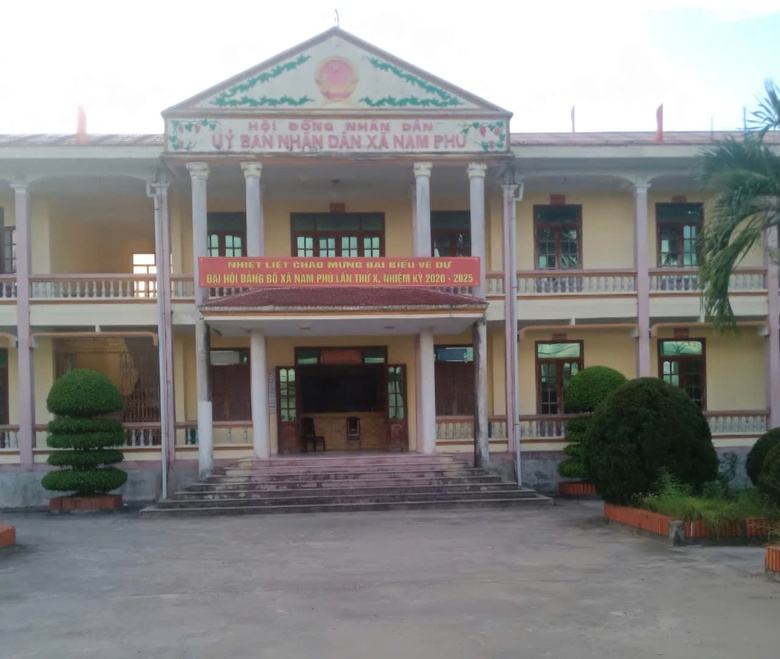 Bắt c&aacute;n bộ địa ch&iacute;nh lừa đảo, chiếm đoạt tiền l&agrave;m sổ đỏ của d&acirc;n- Ảnh 2.