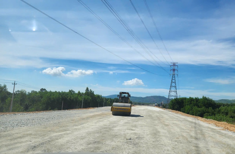Cao tốc Quảng Ng&atilde;i - Ho&agrave;i Nhơn ra sao sau 22 th&aacute;ng thi c&ocirc;ng?- Ảnh 6.