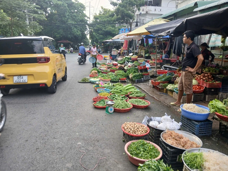 T&aacute;i diễn nạn chiếm vỉa h&egrave;, l&ograve;ng đường ở quận trung t&acirc;m TP Cần Thơ- Ảnh 1.