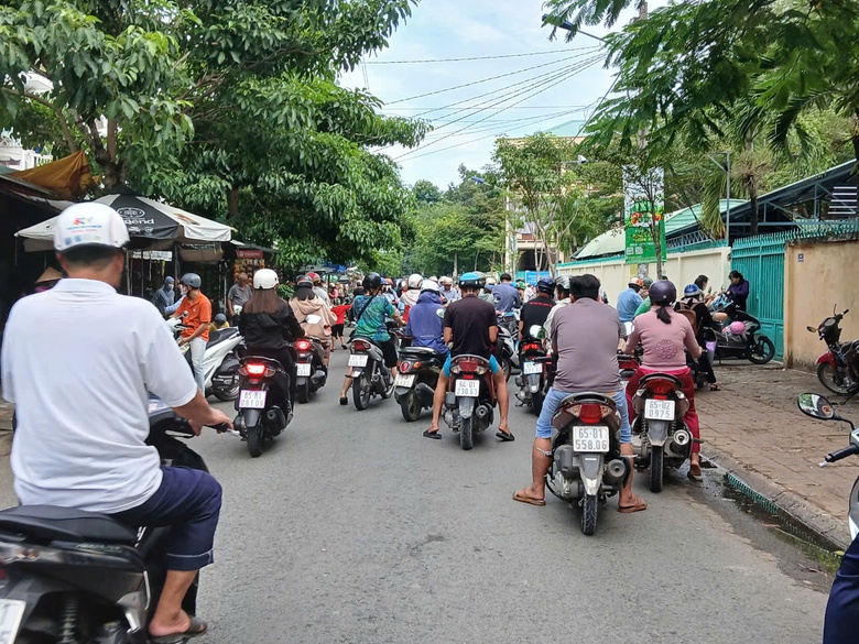 T&aacute;i diễn nạn chiếm vỉa h&egrave;, l&ograve;ng đường ở quận trung t&acirc;m TP Cần Thơ- Ảnh 6.