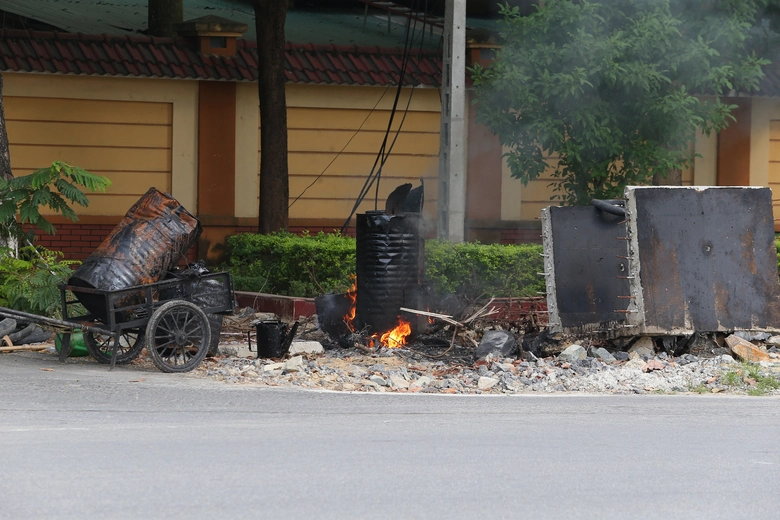Nhiều vỉa h&egrave; ở TP Vinh bị biến th&agrave;nh b&atilde;i tập kết cấu kiện c&ocirc;ng tr&igrave;nh- Ảnh 10.