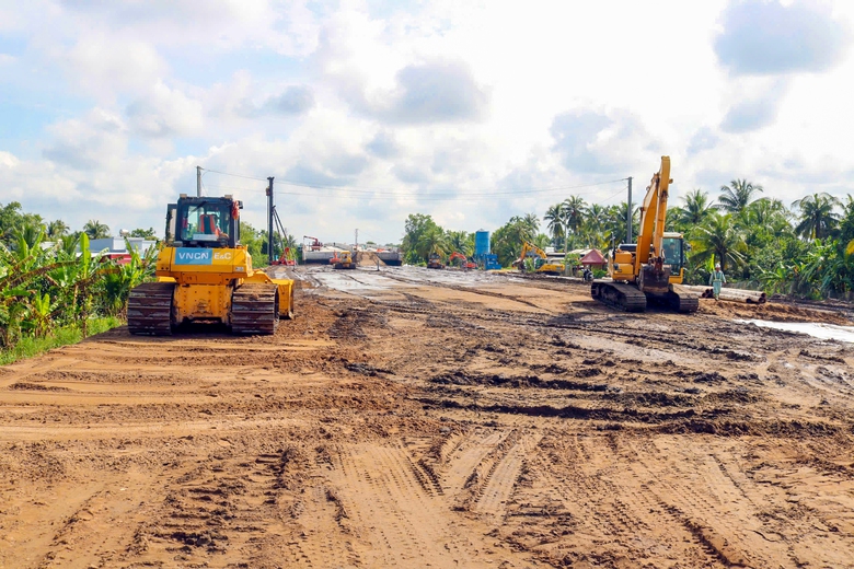 Tăng c&ocirc;ng suất tối đa khai th&aacute;c c&aacute;t biển cho cao tốc Cần Thơ - C&agrave; Mau- Ảnh 2.