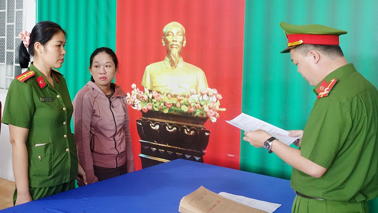 An Giang: Nữ nh&acirc;n vi&ecirc;n cửa h&agrave;ng nội thất chiếm đoạt 650 triệu đồng để trả nợ- Ảnh 1.