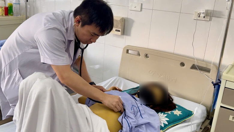 Nhiều bệnh nhân vàng da vàng mắt như nghệ nhập viện cấp cứu vì liều lĩnh làm điều này- Ảnh 1. Nhiều bệnh nhân vàng da vàng mắt như nghệ nhập viện cấp cứu vì liều lĩnh làm điều này- Ảnh 1.