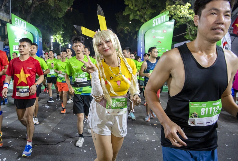 Khoảnh khắc thăng hoa tr&ecirc;n đường chạy m&ugrave;a thu tuyệt đẹp của VPIM 2024- Ảnh 6.