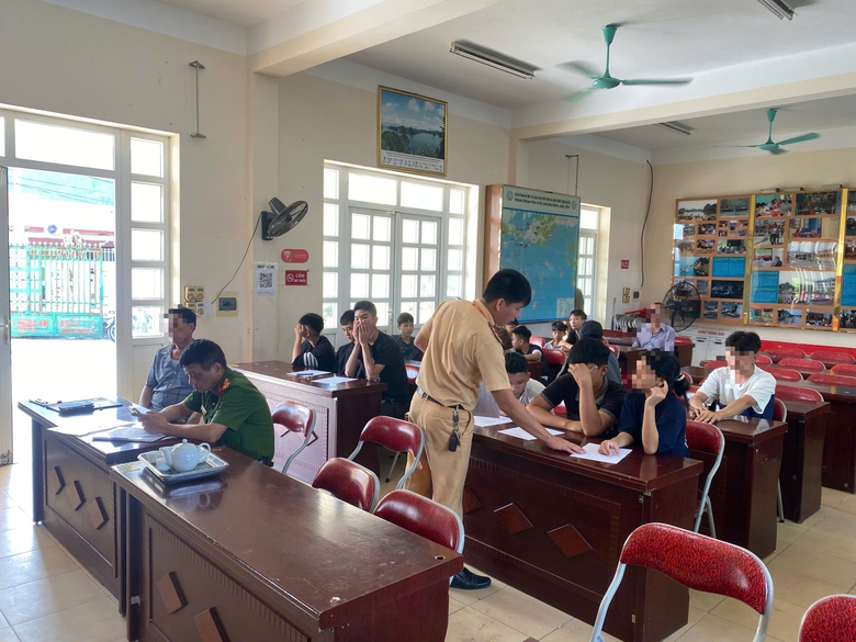 Nhiều kinh nghiệm hay ngăn chặn học sinh "ngổ ng&aacute;o" vi phạm giao th&ocirc;ng ở TP Hạ Long- Ảnh 3.