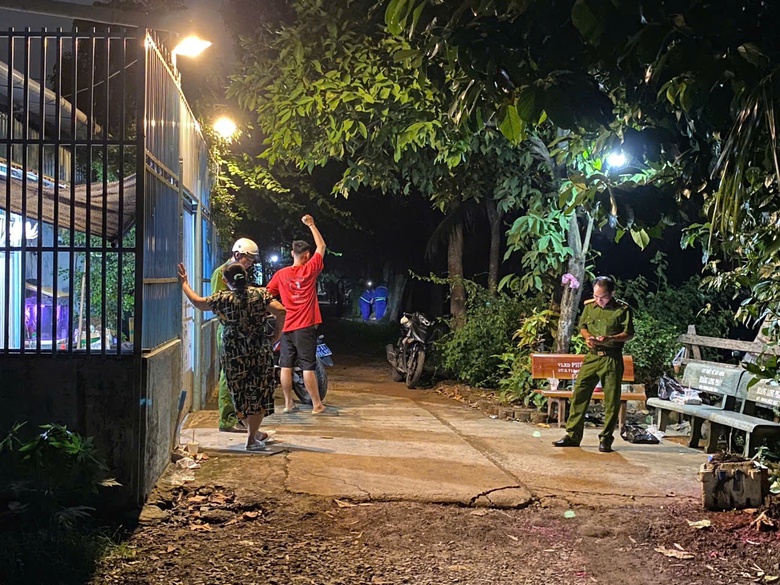 Người đ&agrave;n &ocirc;ng tử vong b&ecirc;n bờ s&ocirc;ng V&agrave;m Thuật- Ảnh 1.