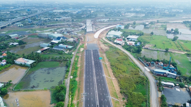 Đẩy nhanh kết nối hai tuyến cao tốc cửa ng&otilde; TP.HCM- Ảnh 1.