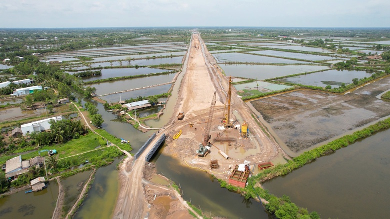 Nhiều dự &aacute;n giao th&ocirc;ng lớn ở miền T&acirc;y chậm tiến độ do thiếu c&aacute;t- Ảnh 3.
