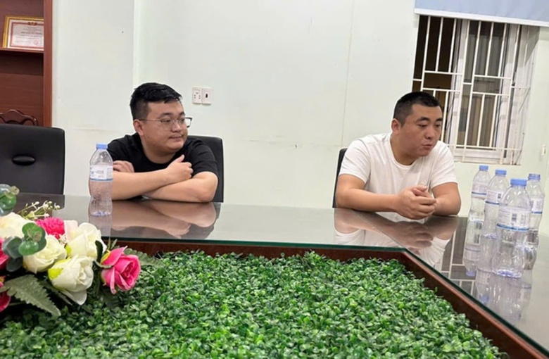 Bắt giữ hai người nước ngo&agrave;i bị truy n&atilde; quốc tế- Ảnh 1.