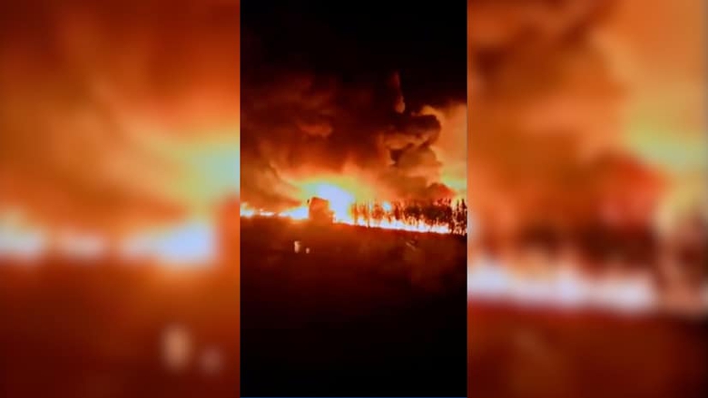 Cận cảnh mộ ch&ocirc;n tập thể hơn 150 nạn nh&acirc;n trong vụ nổ xe bồn chở xăng ở Nigeria- Ảnh 1.