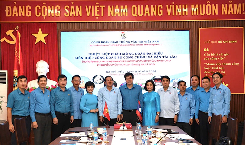 Tăng cường hợp t&aacute;c c&ocirc;ng đo&agrave;n giao th&ocirc;ng Việt - L&agrave;o- Ảnh 2.