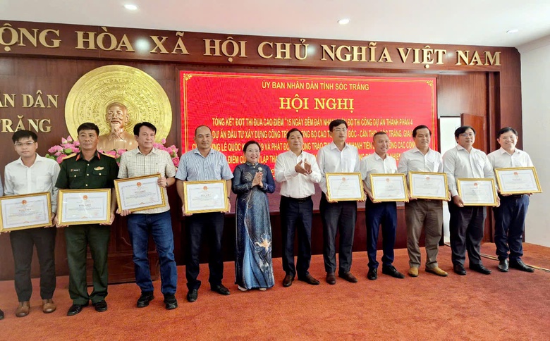 S&oacute;c Trăng khen thưởng nhiều tập thể, c&aacute; nh&acirc;n c&oacute; th&agrave;nh t&iacute;ch trong thi c&ocirc;ng cao tốc- Ảnh 1.