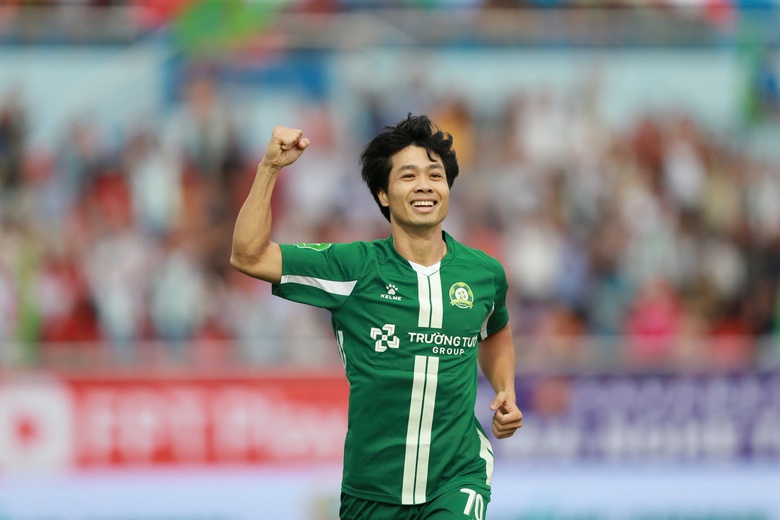 Chỉ cần 5 ph&uacute;t, C&ocirc;ng Phượng đ&atilde; c&oacute; b&agrave;n thắng đầu ti&ecirc;n ở đội b&oacute;ng mới- Ảnh 1.