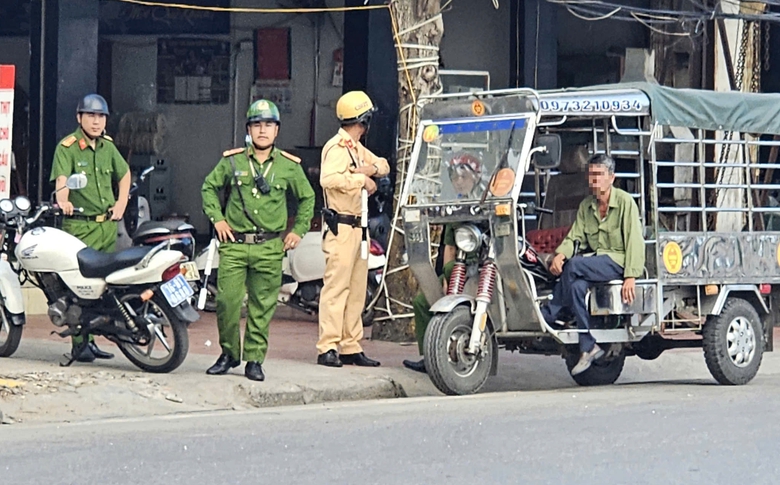 Bị CSGT xử lý, hàng loạt tài xế xe tự chế biện bạch "vì kế sinh nhai"- Ảnh 6. Bị CSGT xử lý, hàng loạt tài xế xe tự chế biện bạch "vì kế sinh nhai"- Ảnh 6.