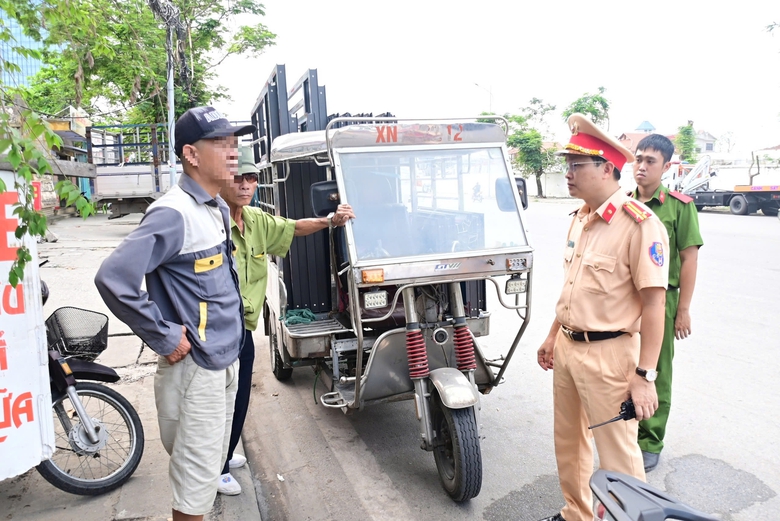 Bị CSGT xử lý, hàng loạt tài xế xe tự chế biện bạch "vì kế sinh nhai"- Ảnh 5. Bị CSGT xử lý, hàng loạt tài xế xe tự chế biện bạch "vì kế sinh nhai"- Ảnh 5.