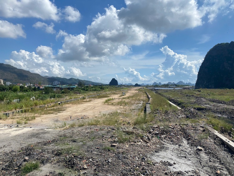 Vì sao dự án đường nối đường bao biển ở Quảng Ninh dừng thi công?- Ảnh 2. Vì sao dự án đường nối đường bao biển ở Quảng Ninh dừng thi công?- Ảnh 2.