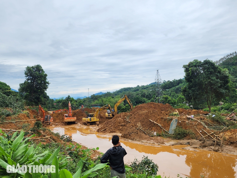 Sẵn s&agrave;ng th&ocirc;ng tuyến QL2 sau sự cố sạt lở tại H&agrave; Giang- Ảnh 2.
