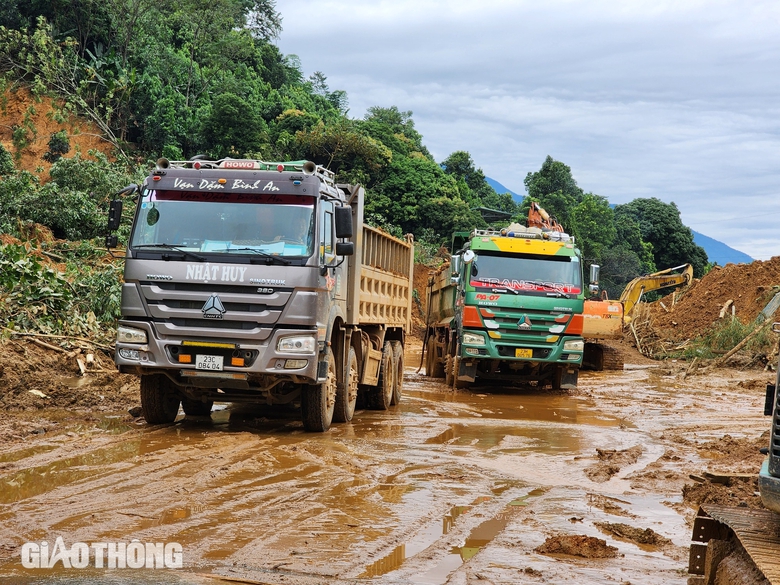 Sẵn s&agrave;ng th&ocirc;ng tuyến QL2 sau sự cố sạt lở tại H&agrave; Giang- Ảnh 5.