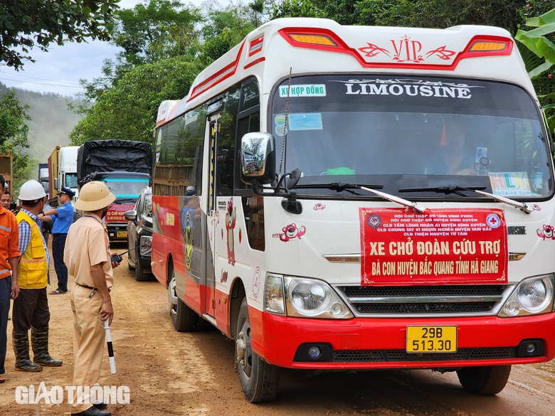Th&ocirc;ng tuyến QL2 H&agrave; Giang sau 3 ng&agrave;y xảy ra sạt lở- Ảnh 2.