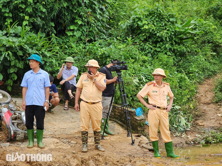 Th&ocirc;ng tuyến QL2 H&agrave; Giang sau 3 ng&agrave;y xảy ra sạt lở- Ảnh 6.