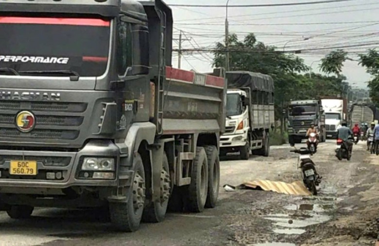 Hiện trường vụ va chạm khiến người phụ nữ tử vong tại chỗ. Hiện trường vụ va chạm khiến người phụ nữ tử vong tại chỗ.