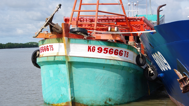 Thuyền trưởng tàu cá chở hơn 70.000 lít dầu DO không rõ nguồn gốc khai gì?- Ảnh 1. Thuyền trưởng tàu cá chở hơn 70.000 lít dầu DO không rõ nguồn gốc khai gì?- Ảnh 1.
