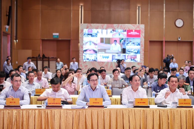 Phấn đấu mỗi c&ocirc;ng d&acirc;n Việt Nam, kể cả chưa c&oacute; thẻ BHYT đều c&oacute; sổ sức khỏe điện tử- Ảnh 2.