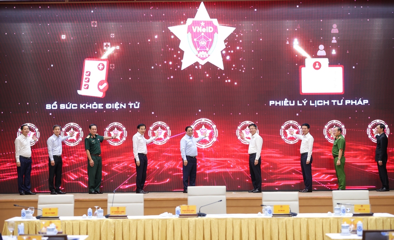 Phấn đấu mỗi c&ocirc;ng d&acirc;n Việt Nam, kể cả chưa c&oacute; thẻ BHYT đều c&oacute; sổ sức khỏe điện tử- Ảnh 3.