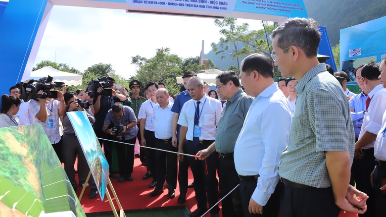 Hơn 11.000 tỷ đồng đầu tư hạ tầng giao th&ocirc;ng, tạo đ&agrave; cho H&ograve;a B&igrave;nh ph&aacute;t triển- Ảnh 4.