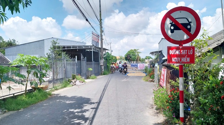 Đường sạt lở nghiêm trọng ở Đồng Tháp đã được xử lý đến đâu?- Ảnh 3. Đường sạt lở nghiêm trọng ở Đồng Tháp đã được xử lý đến đâu?- Ảnh 3.