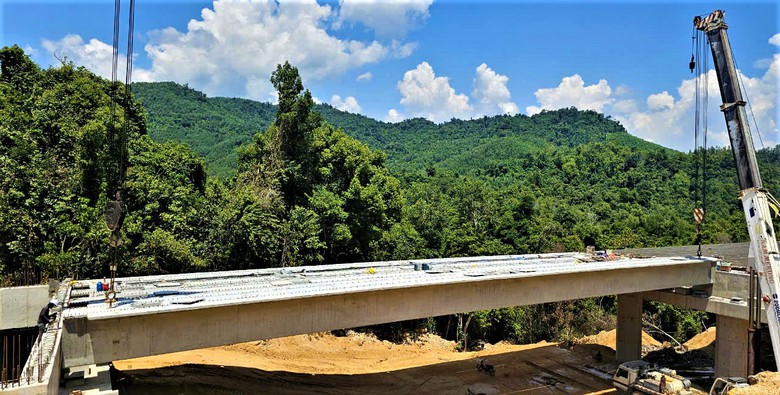 Hợp long cầu d&agrave;i nhất cao tốc V&acirc;n Phong - Nha Trang- Ảnh 5.