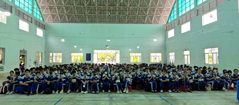 Học sinh Cần Thơ cam kết kh&ocirc;ng điều khiển phương tiện giao th&ocirc;ng khi chưa đủ điều kiện- Ảnh 1.