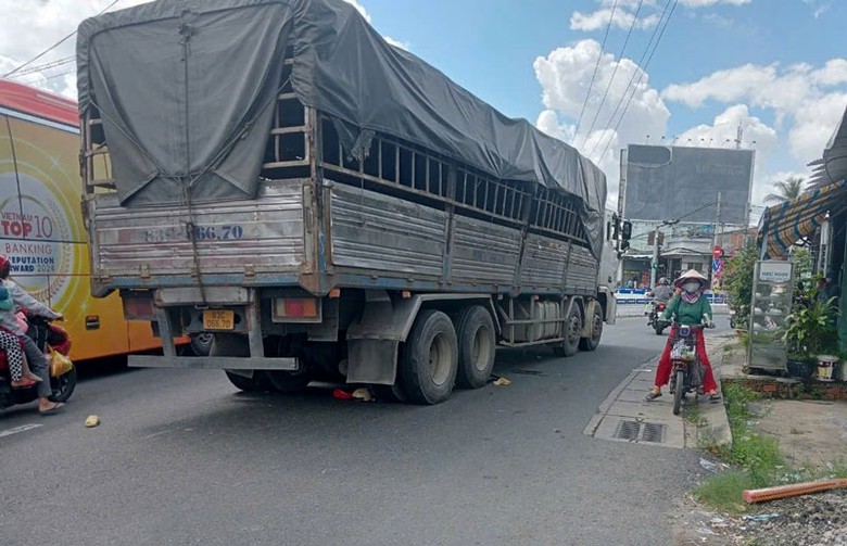 Hiện trường vụ tai nạn khiến hai người tử vong tại chỗ - Ảnh: Mỹ Tho.