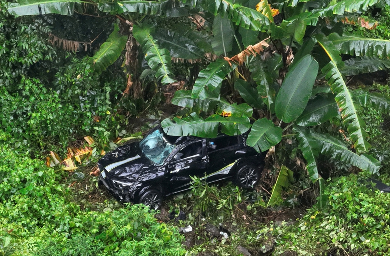 Vụ ô tô rơi vực, đôi nam nữ thương vong: Xe vừa đăng ký chưa đầy 2 tháng- Ảnh 1. Vụ ô tô rơi vực, đôi nam nữ thương vong: Xe vừa đăng ký chưa đầy 2 tháng- Ảnh 1.