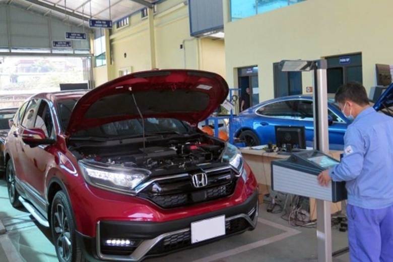 H&agrave; Nội: Điều tra vụ chủ &ocirc; t&ocirc; bị ''c&aacute;n bộ dỏm'' lừa đăng kiểm, chiếm đoạt 122 triệu đồng - Ảnh 1.