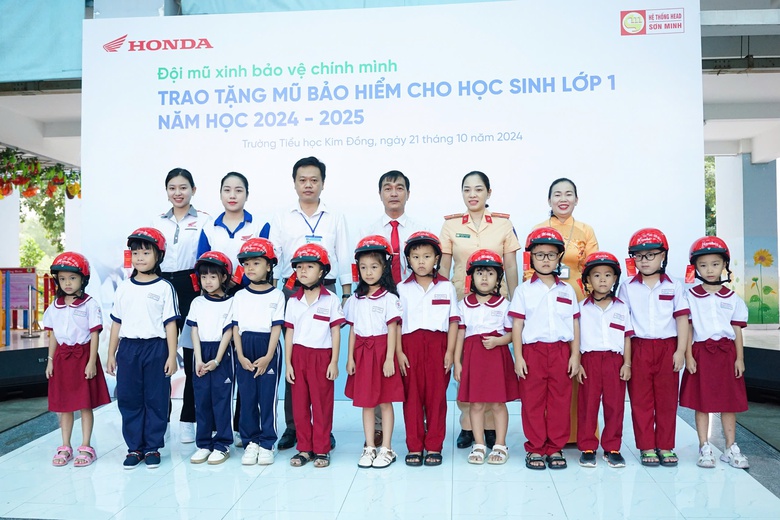 HEAD Sơn Minh tuy&ecirc;n truyền ATGT cho h&agrave;ng ngh&igrave;n học sinh ở TP.HCM- Ảnh 1.