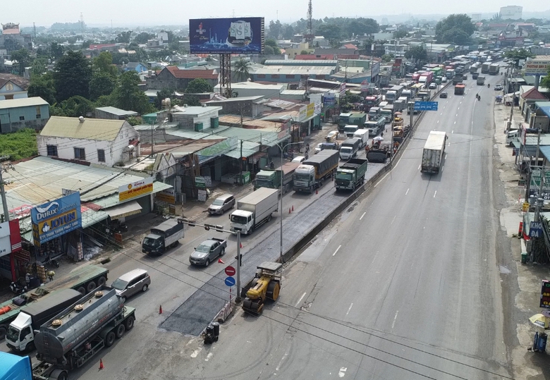 Các điểm hư hỏng nặng trên QL51 đã được sửa chữa đến đâu?- Ảnh 7. Các điểm hư hỏng nặng trên QL51 đã được sửa chữa đến đâu?- Ảnh 7.