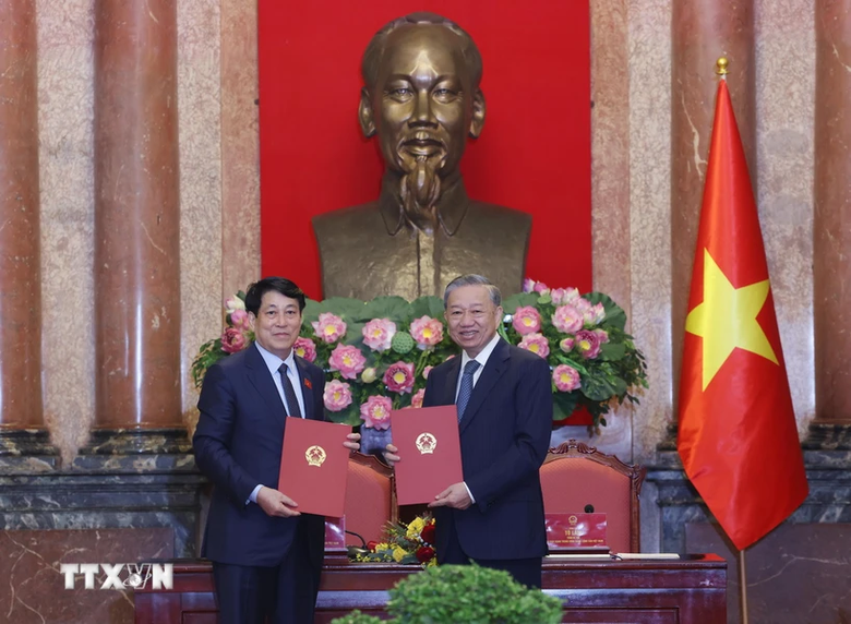 Tổng B&iacute; thư T&ocirc; L&acirc;m v&agrave; Chủ tịch nước Lương Cường b&agrave;n giao c&ocirc;ng t&aacute;c của Chủ tịch nước- Ảnh 1.