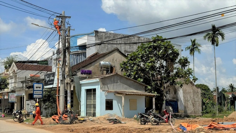 Gần 2 năm thi c&ocirc;ng, cao tốc Quảng Ng&atilde;i - Ho&agrave;i Nhơn vẫn vướng mặt bằng- Ảnh 4.