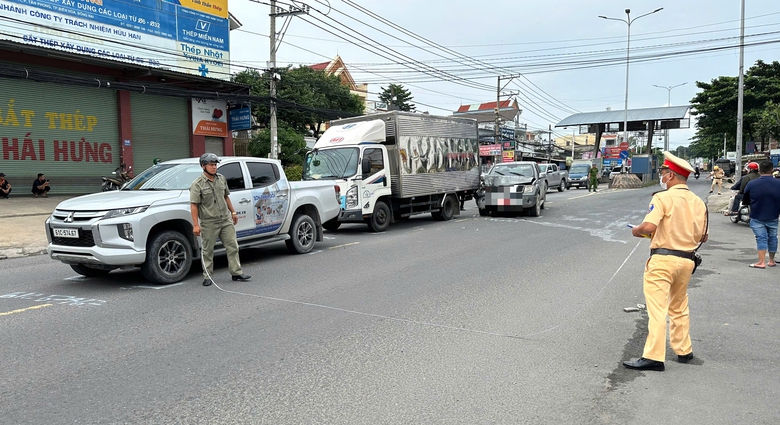 Bốn &ocirc; t&ocirc; hư hỏng sau tai nạn li&ecirc;n ho&agrave;n ở Đồng Nai- Ảnh 1.