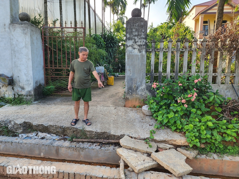 Ph&uacute; Thọ: Đường thi c&ocirc;ng dang dở, người d&acirc;n di chuyển tr&ecirc;n nắp cống- Ảnh 6.