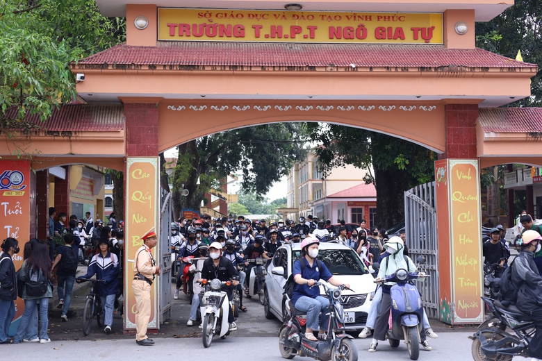 Vĩnh Ph&uacute;c: 100% điểm trường k&yacute; cam kết bảo đảm trật tự ATGT- Ảnh 1.