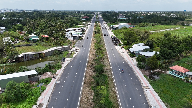 Cần Thơ: C&oacute; "l&aacute; chắn" ngh&igrave;n tỷ, bến Ninh Kiều vẫn ch&igrave;m trong nước- Ảnh 2.