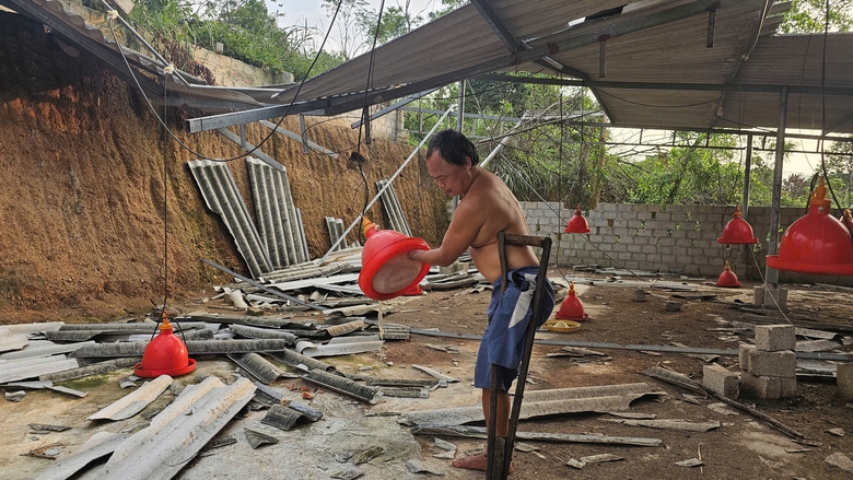 Nghị lực cậu bé sống sót sau vụ nổ bom bi- Ảnh 1. Nghị lực cậu bé sống sót sau vụ nổ bom bi- Ảnh 1.