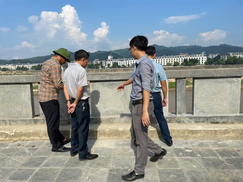 V&igrave; sao lan can đ&aacute; tiền tỷ ở L&agrave;o Cai hư hỏng nặng sau mưa b&atilde;o?- Ảnh 12.